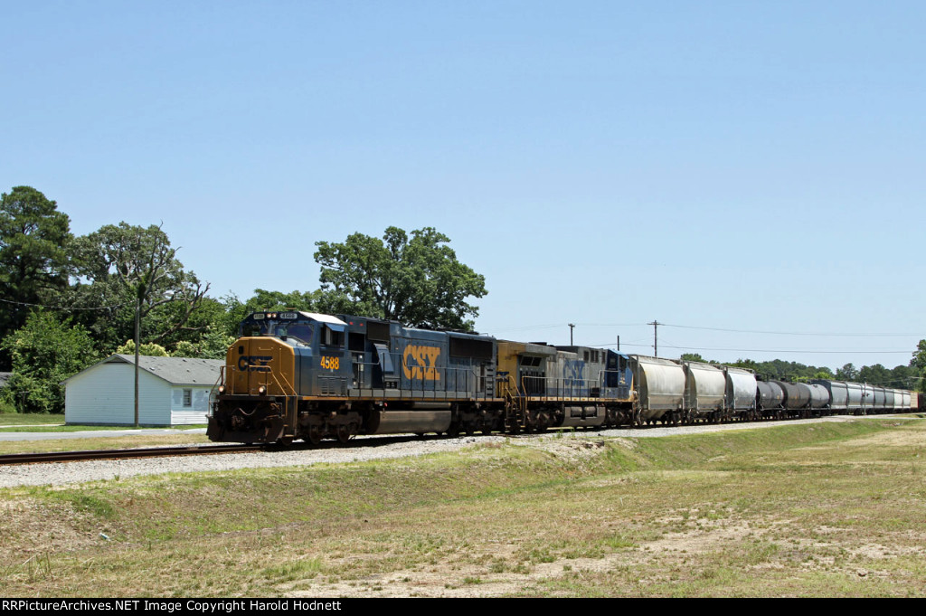 CSX 4588 leads train F728 back to the yard